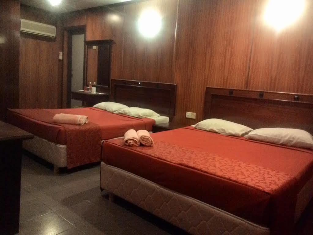 לומוט Hotel Dj Palace מראה חיצוני תמונה