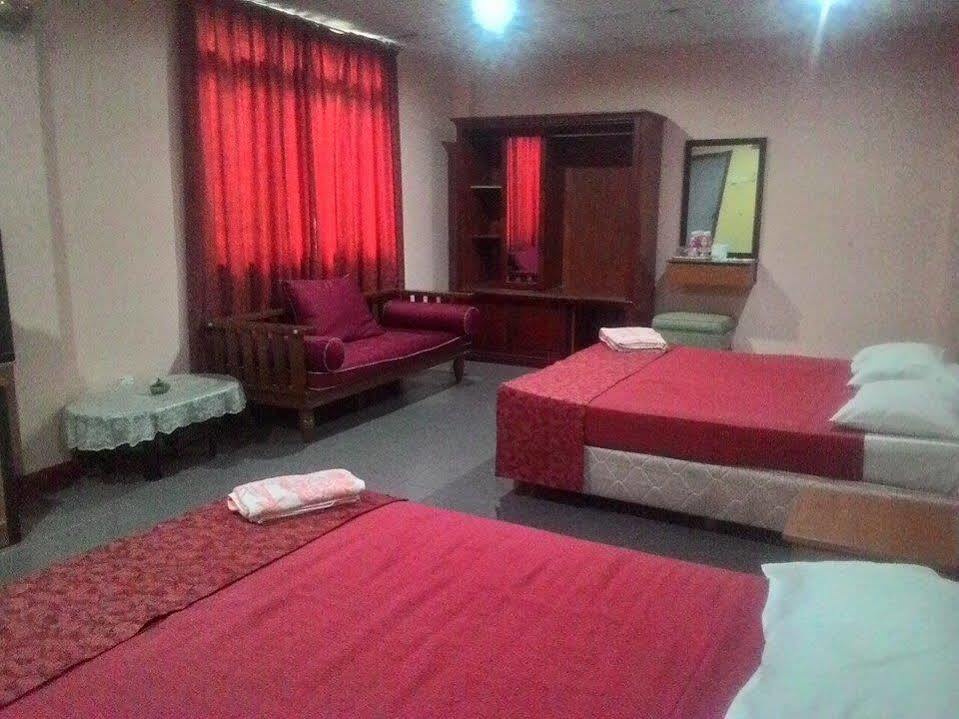 לומוט Hotel Dj Palace מראה חיצוני תמונה